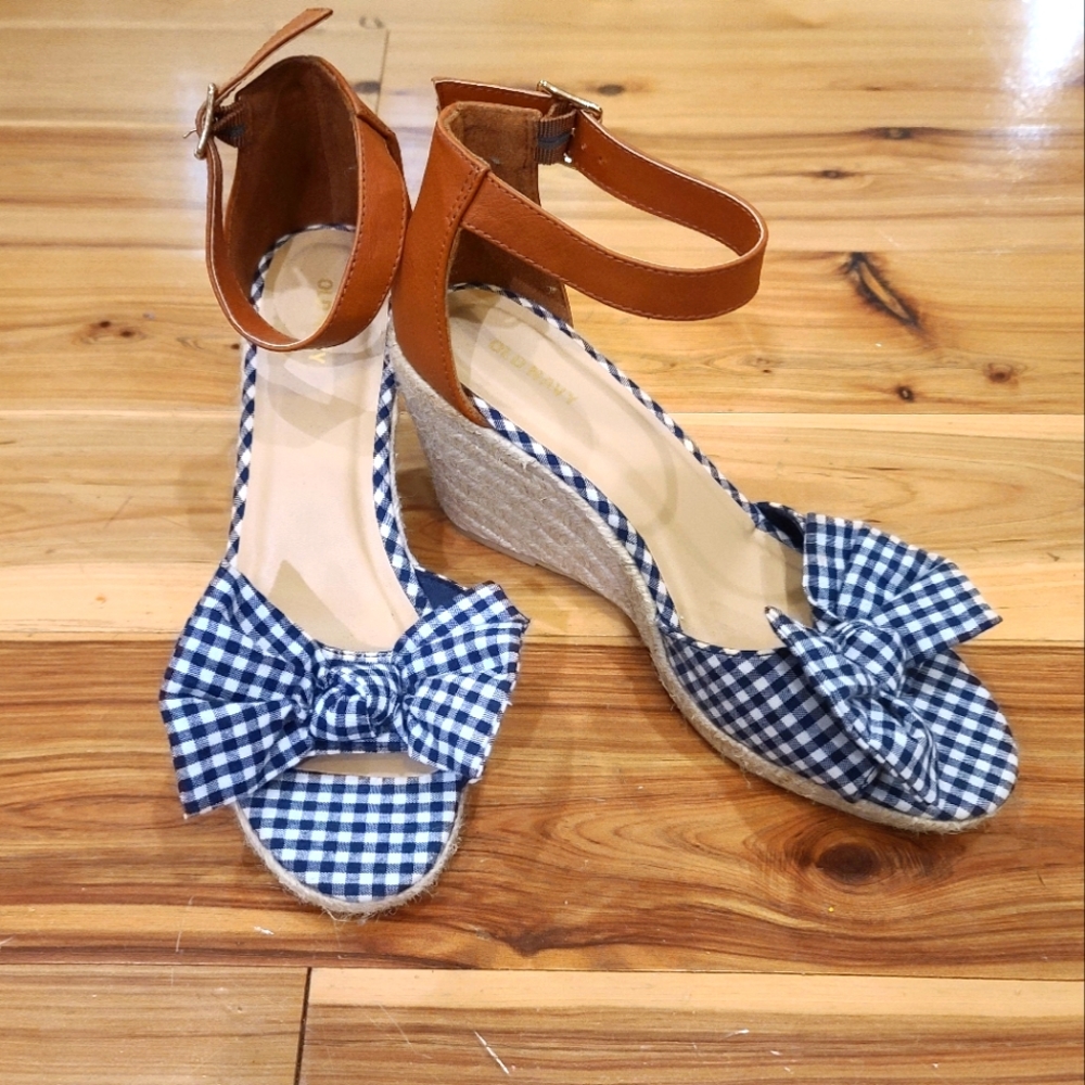 OLD NAVY bow gingham blue and white wedges